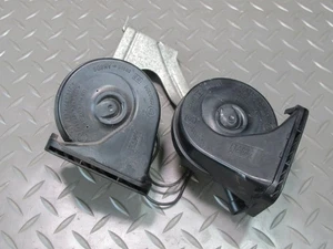 03-06 CHEVROLET SSR TONO ALTO Y BAJO NOTA BOCINA SEÑAL CON SOPORTE DE MONTAJE CONJUNTO OEM - Imagen 1 de 12