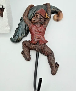 Juego de 2 ganchos de pared BOMBAY Mono decoración colgante de resina diseño de hojas de 8 pulgadas con caja - Imagen 1 de 5