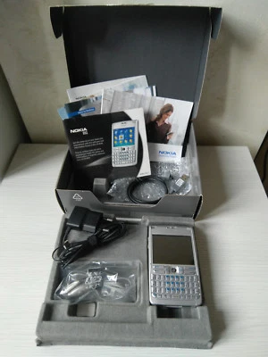 NOKIA E61 SILVER 2.9" UMTS WI-FI CELLULARE VINTAGE PER AMATORI BOX ORIGINALE - Immagine 1 di 4
