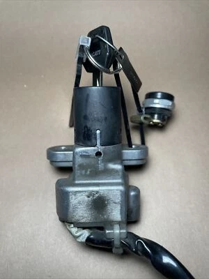 КЛЮЧ ЗАЖИГАНИЯ DUCATI 996 SPS 2000 + ЗАМОК СИДЕНЬЯ + 1 КЛЮЧ + ПЛАСТИНА - Изображение 1 из 4