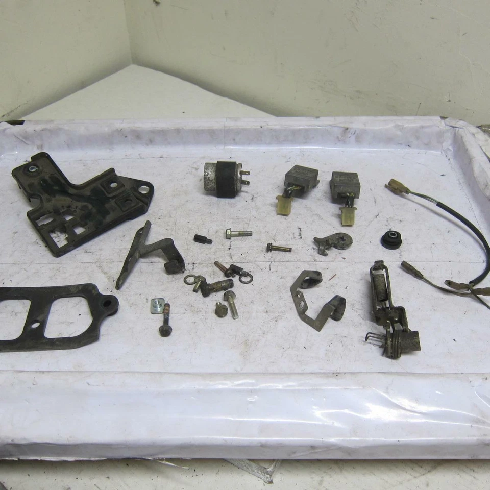 1981 Honda Silver Wing 500 GL500 OEM ENGINE MOUNTING BOLTS HARDWARE MOTOR SCREWS Foto 1 de 4