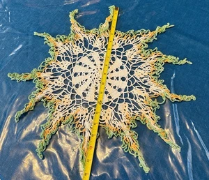 Vintage 18 Inch Green Yellow & White Hand Crocheted Starburst Doily - Picture 1 of 2