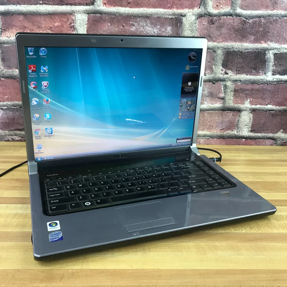 Laptop retro para juegos Dell Studio 1535 Core 2 2,00 GHz 3 GB de RAM (Windows Vista) Foto 1 de 4