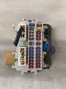 2006 Nissan Xterra Cabin Fuse Box 4.0L Automatic - Picture 1 of 4