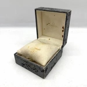 OMEGA SPEEDMASTER SCATOLA OROLOGIO ORIGINALE BOX PELLE ROVINATA VINTAGE 861 - Imagen 1 de 9