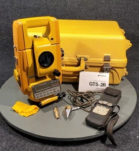 TOPCON GTS-2R TOTAL STATION / THEODOLITE SURVEY SCOPE + CASE, BATTERY PACK, ETC - Picture 1 of 12