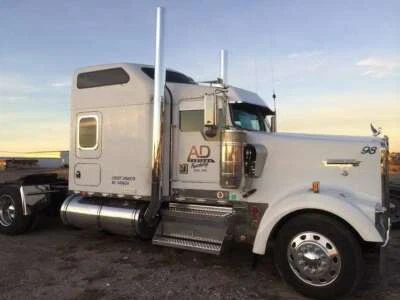 Juego de escape punta plana Premium Kenworth W900 (1995-2002) 20% de descuento preaplicado Foto 1 de 4