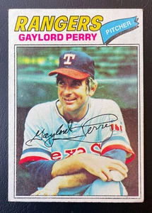 1977 Topps #55 - GAYLORD PERRY (HOF) - Texas Rangers - Picture 1 of 2