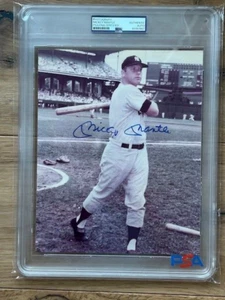MICKEY MANTLE Autograph AUTO 8x10 Signed SLABBED Photo PSA/DNA Authentic - Picture 1 of 4