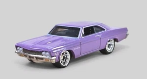 Chevrolet Impala 1966 diorama coleccionable modelo de coche fundido a presión 1:64 púrpura suelto - Imagen 1 de 8