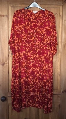 Julipa orange and red floral crinkle textured dress, 22 - Image 1 of 4