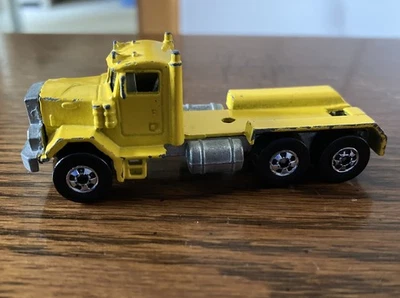 Винтажный самосвал Hot Wheels 1979 Peterbilt Blackwall серебристый желтый - Изображение 1 из 4
