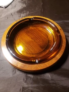 Vintage Mid Century Large Brown Yellow Amber Glass Round Ashtray w wood base. - Picture 1 of 3