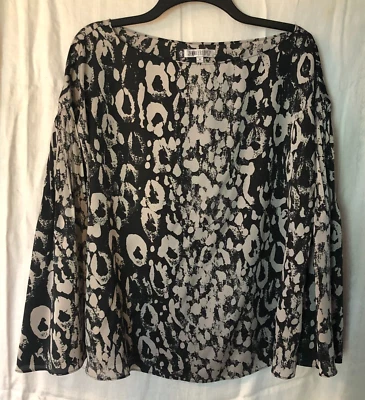 Jennifer Lopez Women's blouse M Black print dolman pleated sleeve romantic neck - Image 1 of 4