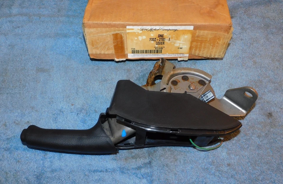 Ford Probe SE GTS GT 1993-1997 NOS FRENO DE ESTACIONAMIENTO CONTROL MANIJA MONTAJE Foto 1 de 4