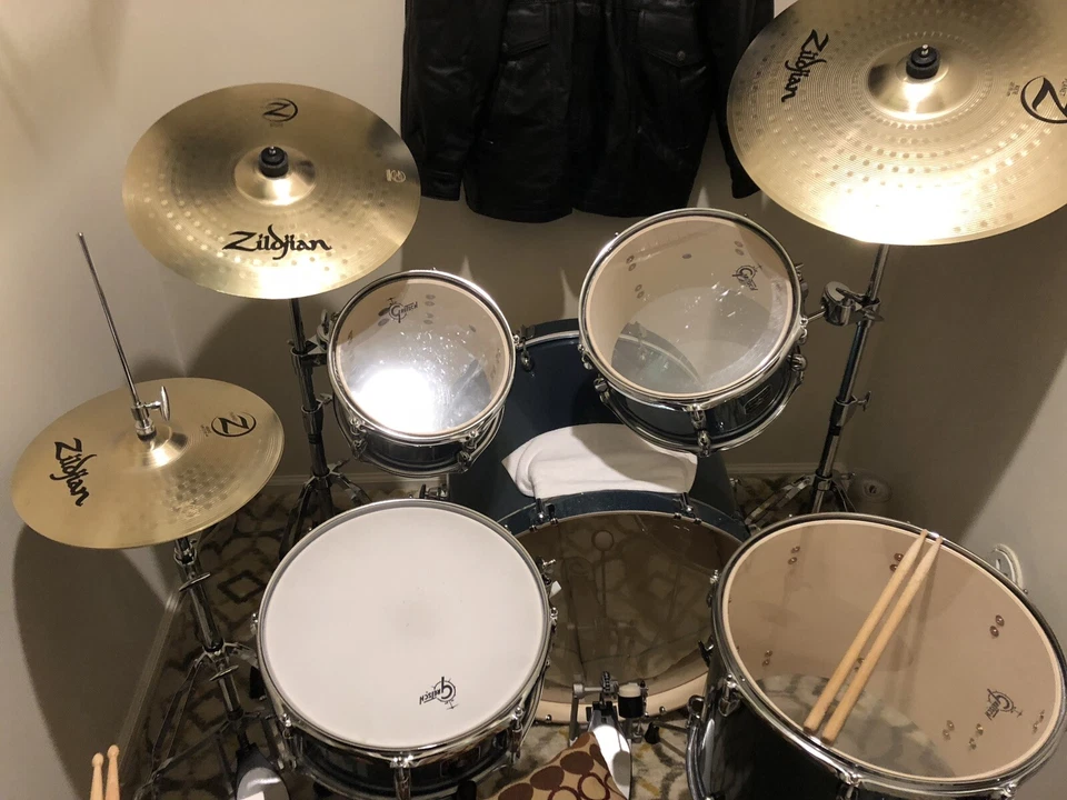 Gretsch Energy 5 件鼓套件带 Zildjian 铲片 - 蓝色闪耀 (GE4E825RS) — 第 1/1 张图片