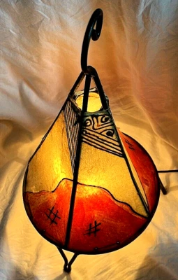 Lámpara marroquí de cuero linterna de henna piel de cordero de cabra lámpara de hierro con bombilla Foto 1 de 4