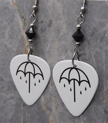 Pendientes Bring Me The Horizon Guitar Pick con cristales de Swarovski negros Foto 1 de 4