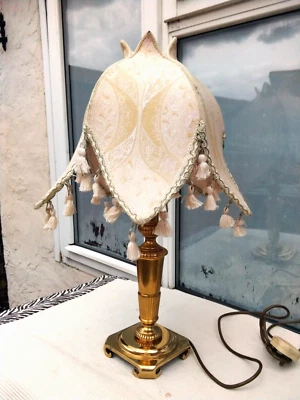 VINTAGE MASSIVMESSING TISCHLAMPE mit TULPENLAMPENSCHIRM - Bild 1 von 4