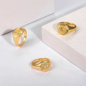 Anillo de sello inicial alfabeto enchapado en oro para hombres mujeres joyas con letras personalizadas nuevo - Imagen 1 de 36