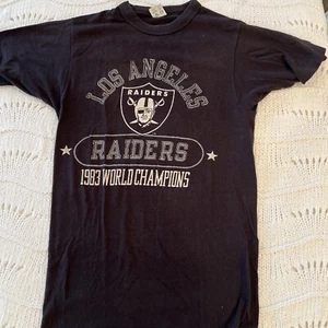 VTG Champion Woman's S 1983 Oakland Raiders World Champions T-shirt  #R - Picture 1 of 4