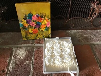 Винтажный 1960-х вязаный Baby Bonnet новый в коробке Hallmark совершенно белый и желтый - Изображение 1 из 4