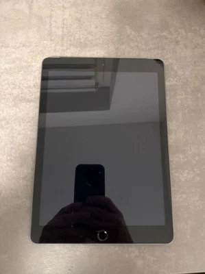 Apple iPad 5. Gen. 32GB, WLAN + Cellular, 24,64 cm (9,7 Zoll) - Bild 1 von 4