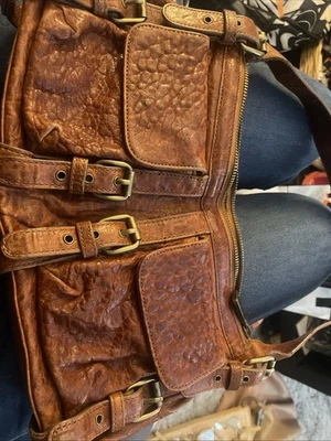 Bolso de hombro Kooba de cuero marrón y gamuza Foto 1 de 3