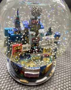VINTAGE '99 Musical Snow Globe New York NY Carol of the Bells All Broadway Shows - Picture 1 of 8