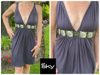 SKY БРЕНД ОДЕЖДЫ СЕКСУАЛЬНЫЙ СЕРЫЙ ЭМАЛИ ПОДПОЯСАННЫЙ V ШЕИ БЕЗ РУКАВОВ ТУНИКА МИНИ-ПЛАТЬЕ S  - Изображение 1 из 4