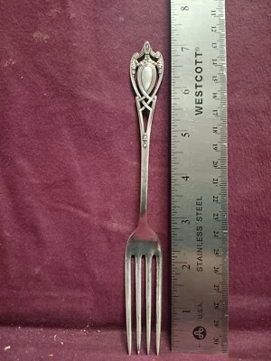 Tenedor de cena Lunt Sterling Monticello 7 1/4" 38 gramos sin monograma Foto 1 de 4