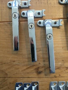 SMITH & LOCKE LOCKING CASEMENT FASTENER POLISHED CHROME (Screwfix 2234R) Qty 44 - Picture 1 of 2
