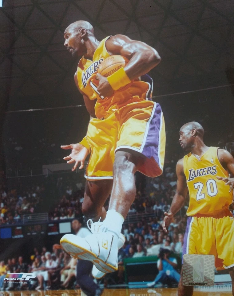 KARL MALONE Los Angeles Lakers 8X10 ACTION PHOTO  Gold Uniform - Image 1 of 1