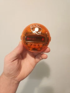 2003 Radica 20 Questions - Electronic Handheld Game 20Q Orange - Tested/Working - Picture 1 of 9