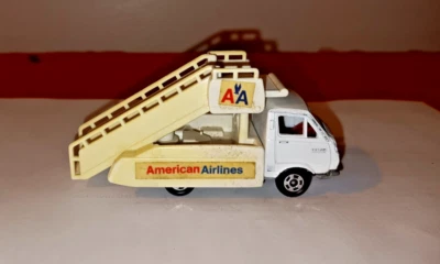 Camión escalera Toyota Hiace Tomica American Airlines vintage, 1/68, no. 38,50 Foto 1 de 4