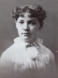 CABINET Card Vignette Lady Bertha HUNTER BROS TAUNTON MASSACHUSETTS ART BACK - Picture 1 of 12