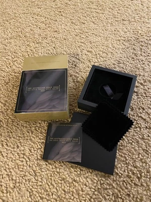 Australia 2021 $100 1 oz oro cisne alto relieve caja y certificado de autenticidad, sin moneda. Foto 1 de 2