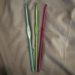 Boye buntes Häkelnadel Set Größen J, H, I Metall - Bild 1 von 3