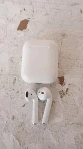 Genuine Apple AirPods (1st Gen) with Wireless Charging Case - Picture 1 of 9