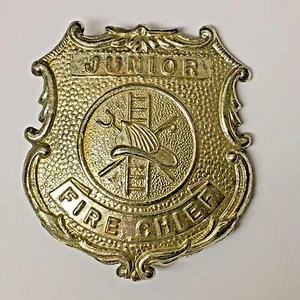 Insignia de pin de jefe de bomberos junior de juguete Tootsie hecha en tono plateado de EE. UU. - Imagen 1 de 2
