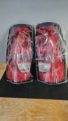 Par de luces traseras de freno para Chevrolet Silverado 1500 2500 3500 HD 2003-2006 Foto 1 de 4