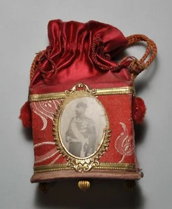 WIEN AUTRICHE - A. GERSTNER boîte cadeau douceurs 1850-1900 médaillon officier - Picture 1 of 3