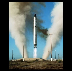 Titan II Atomraketenstart FOTO, ICBM Atomwaffe LGM-25C Startrampe - Bild 1 von 2
