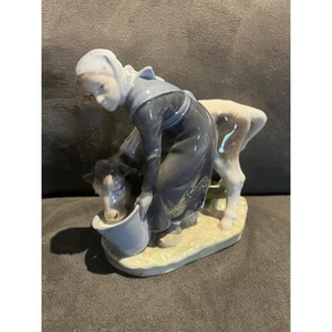 Royal Copenhagen Denmark Porcelain Figurine 779 Girl With Calf Cow - Picture 1 of 5