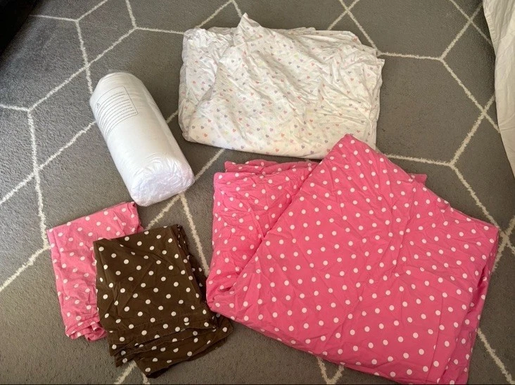 2 fundas nórdicas Pottery Barn niños niñas corazones rosas y arco iris cabaña reina Foto 1 de 4