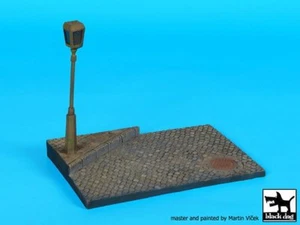 Perro Negro 1/35 Sección de la Calle con Lámpara #2 Base de Diorama (150mm x 100mm) D35096 - Imagen 1 de 1