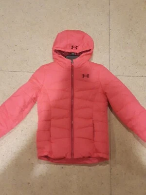 NUEVO CON ETIQUETAS UNDER ARMOUR STORM COLDGEAR CHAQUETA ACOLCHADA CON CREMALLERA PARA NIÑAS GRANDES ROSA SÓLIDA Talla L Foto 1 de 3