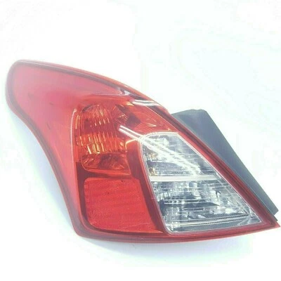 ✔ 2012 - 2016 Nissan Versa : OEM Rear Brake Tail Light / Lamp : Driver's Side Foto 1 de 4