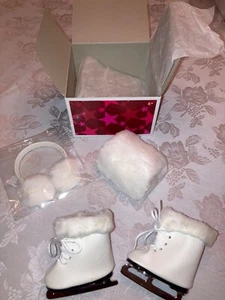 American Girl Molly Schlittschuhe, Muff und Ohrenschützer, Neu mit Karton - Bild 1 von 1