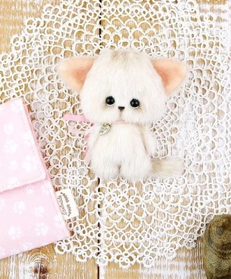 Katze Kätzchen mit Tasche genäht Handarbeit Kuscheltier Plüschtier Glücksbringer - Bild 1 von 4